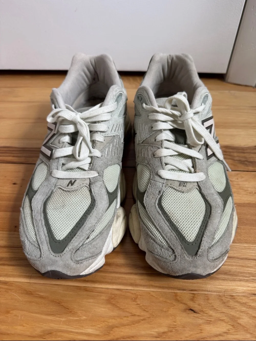 New Balance Men’s 9060 green Athletic Sneakers size 10.5 - Picture 2 of 9